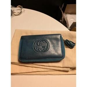 GUCCI Soho Interlocking G Logo Zip Around Wallet Blue Turquoise Tassel Zippy